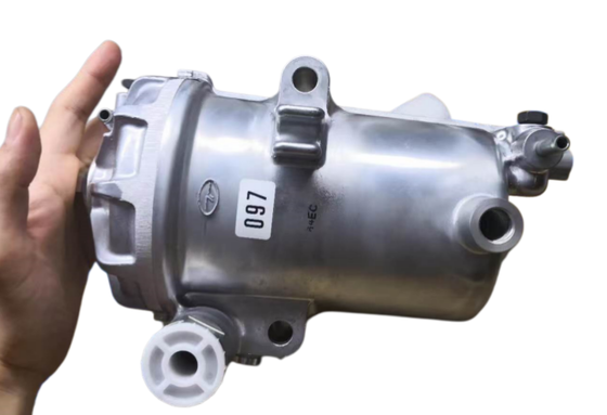 Gruppo filtro; Carburante 23300-E0022 per parti di camion giapponesi HINO 500 AK serie J08C
